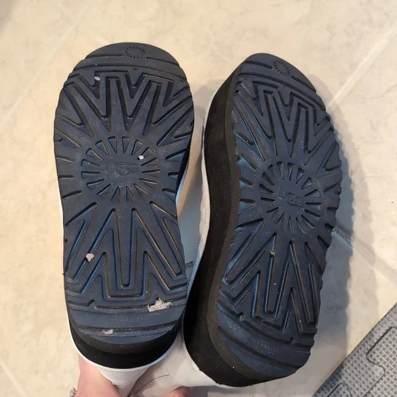 UGG Neumal Platform Chelsea Women's White Boots - Picture 5 of 10